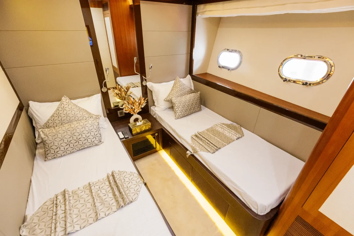 Caliente Yacht Dubai (10)