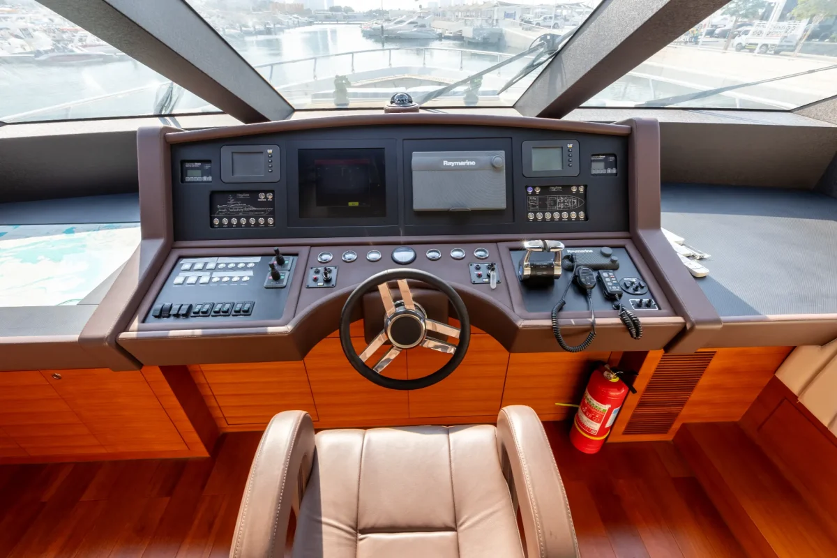 Caliente Yacht Dubai (12)