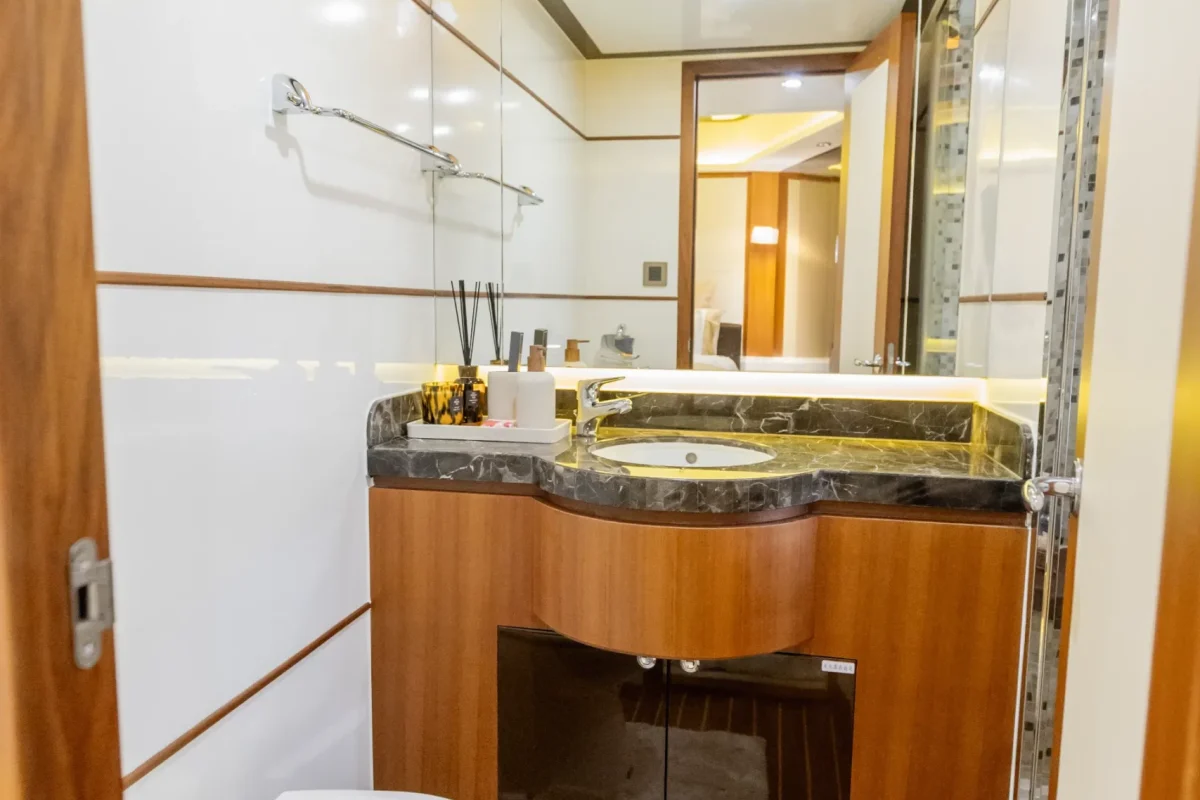 Caliente Yacht Dubai (28)