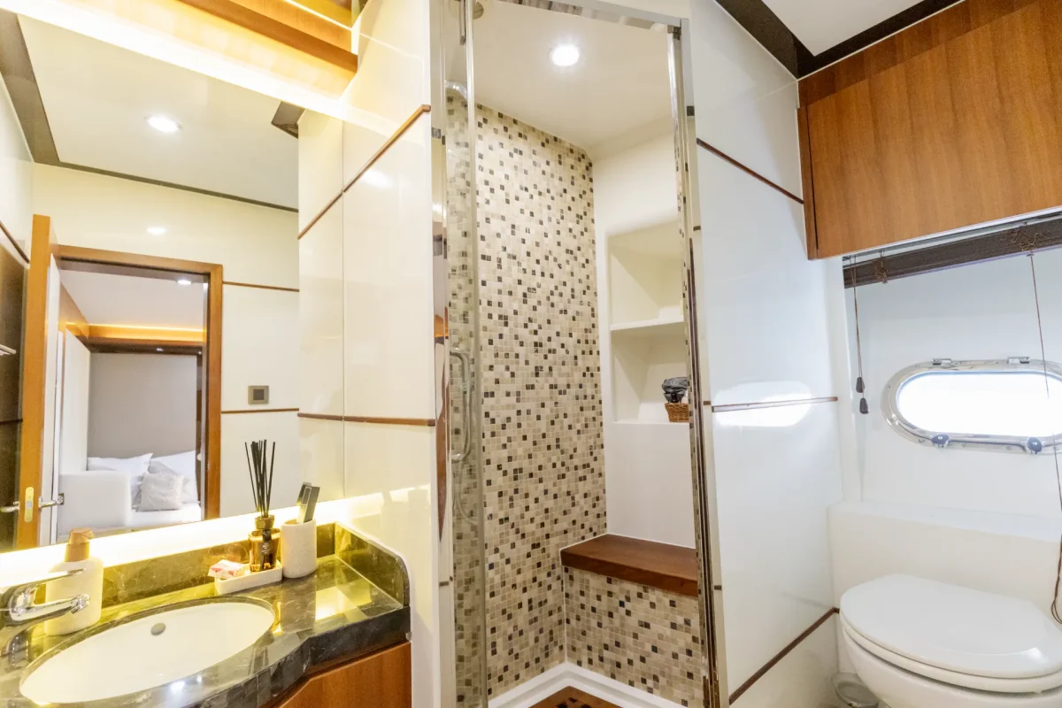 Caliente Yacht Dubai (29)