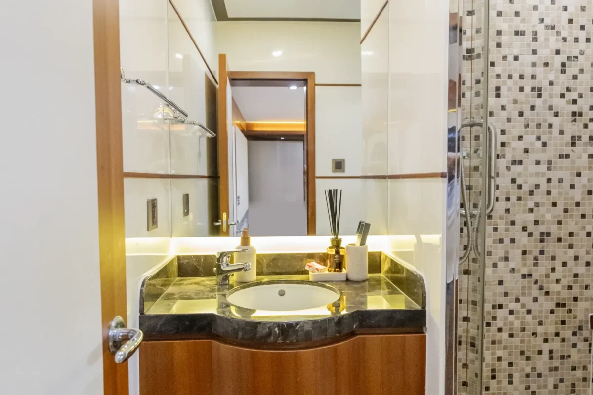 Caliente Yacht Dubai (30)